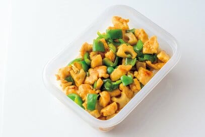 シャキシャキなレンコン×鶏肉の「中華炒め」。1食当たり177円でつくれるまるごと冷凍弁当にも
