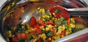 ボウルで混ぜ合わせる。