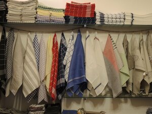 リトアニアのリネン、琥珀、陶器に目移り