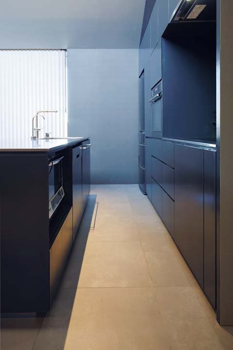 グレーの造作キッチン