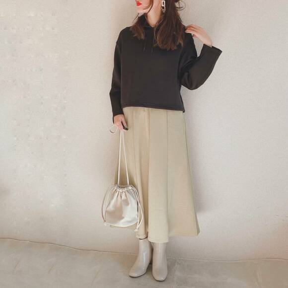 フレアスカートに合わせて