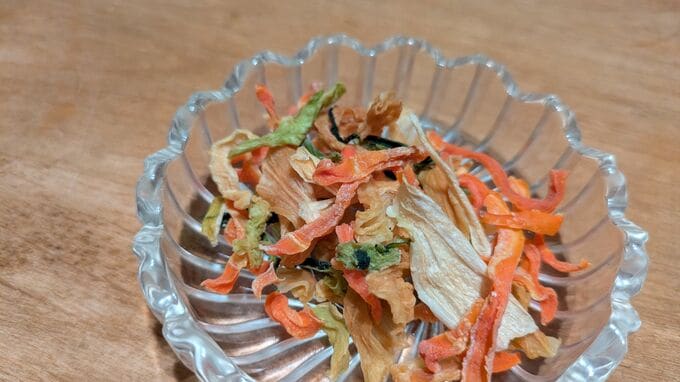 水やお湯で戻したり、そのまま混ぜ込むだけで使えて便利