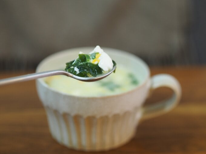 マグカップで作るコンソメ卵スープ