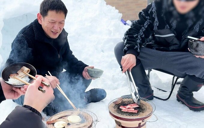 七輪をする家族