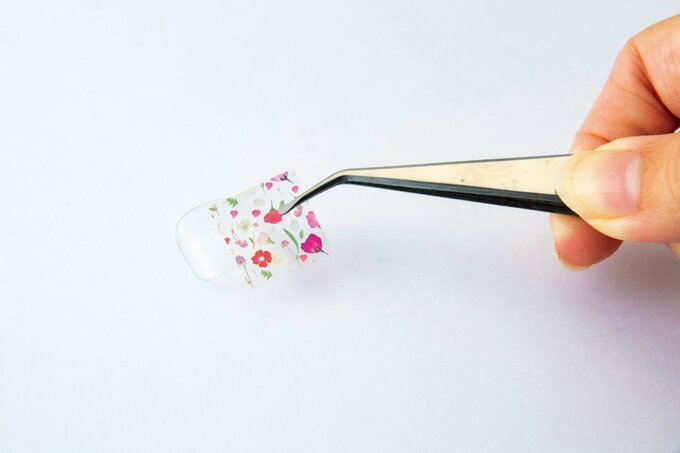 ピンセットにシール