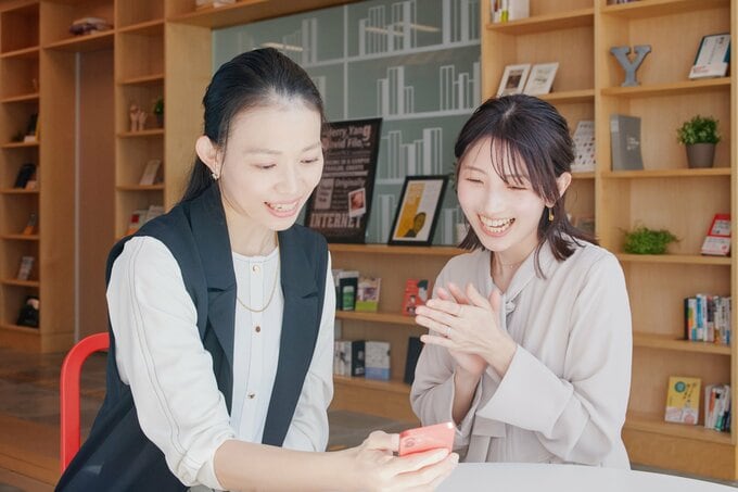 女性2人