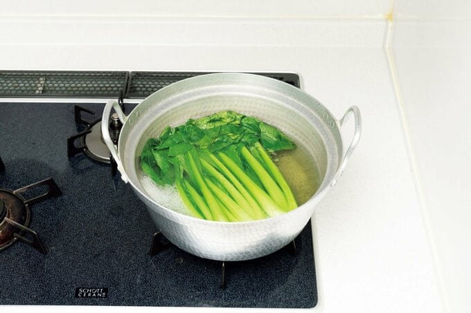 お鍋にコマツナ