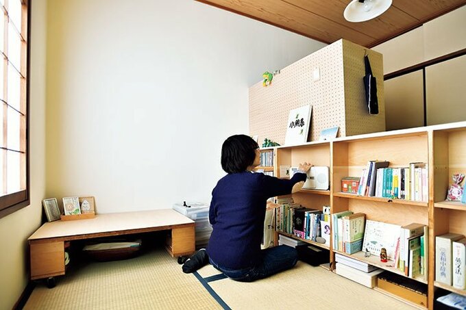 ローテーブルのある書斎