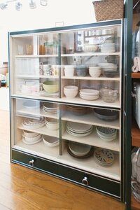 使う食器だけを手の届く範囲に収納