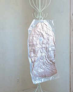 かさばる冬ものアウターが省スペースで収納できる