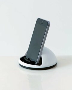 スピーカーにもスタンドにもなる