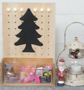 100円の有孔ボードが変身！クリスマススイーツ＆メイクスタンド