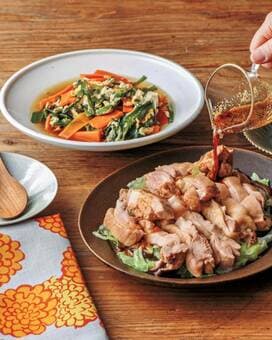 鶏モモ肉のレンジ蒸し香味ダレ。たっぷり野菜にうま味しみしみ