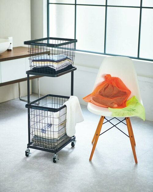 目を引くカラーで気分が上がる！　キャスターつきで移動もラクラク。