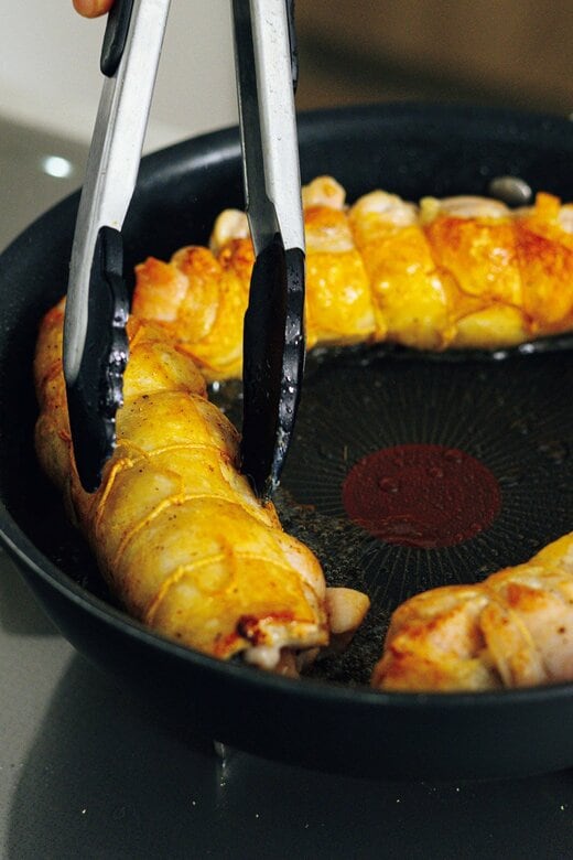 ローストチキンロールの調理過程