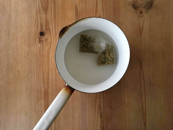 今回はレモンとジンジャーのハーブティーを使いました。