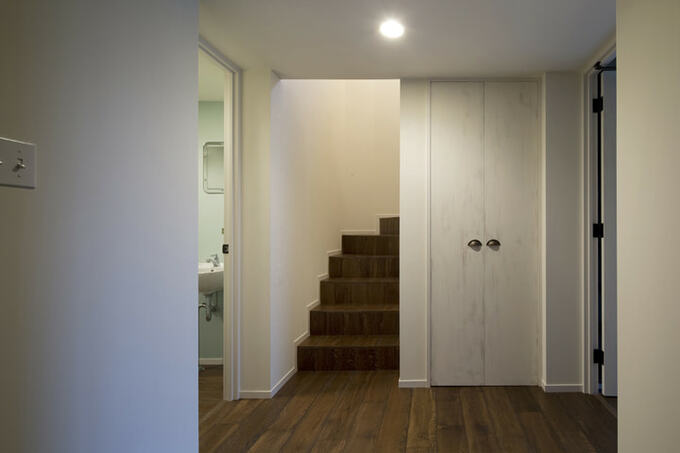 上階へ続く階段