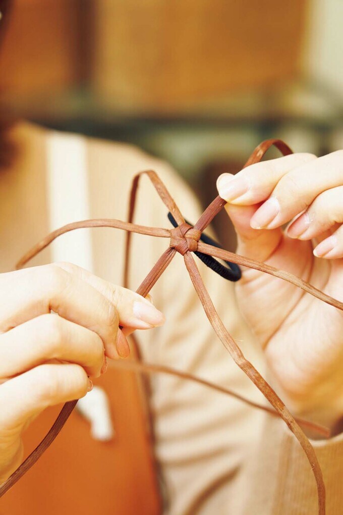 バラモチーフのヘアアクセサリーづくり