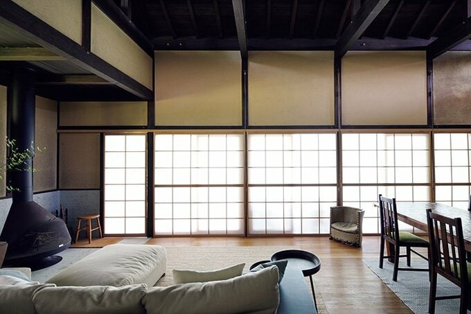 大開口から自然の光と風を存分に取り込む