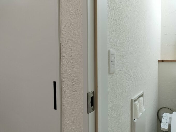 トイレの照明スイッチ