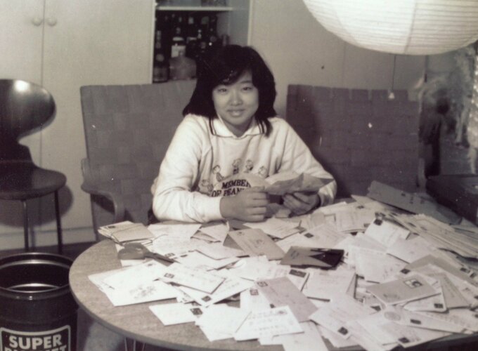 ファンレターに囲まれる10代に川上麻衣子さん
