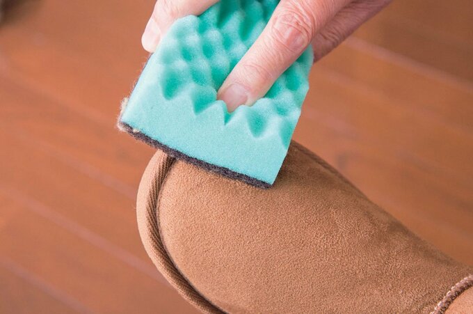 つま先の汚れがひどいときはかたい面でこする