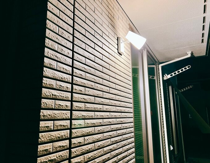 寝室の外のセンサーライト