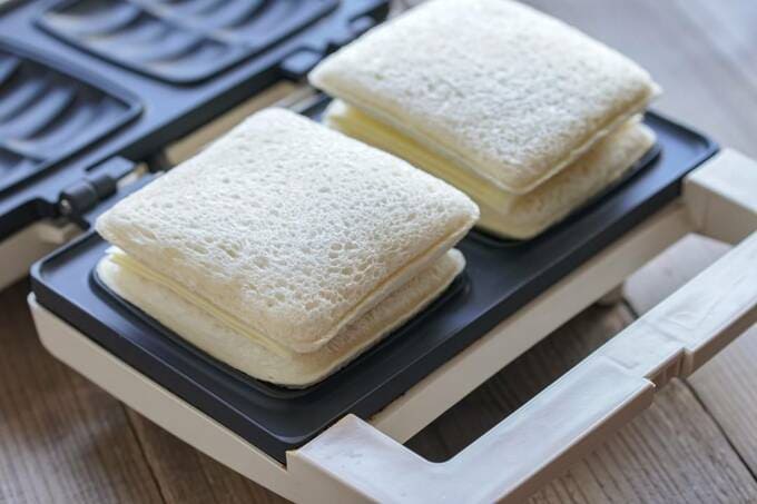 チーズの上にサンド