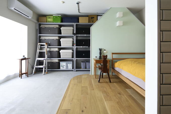 土間とつながったオープンな寝室