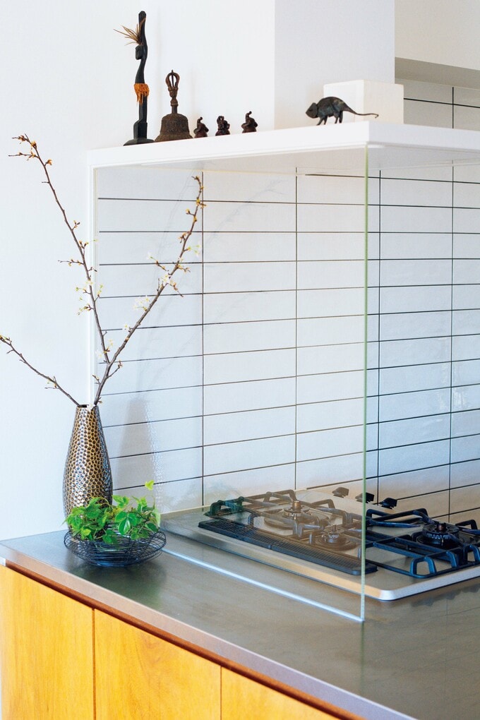 耐熱強化ガラスを設置して油の飛び散り防止