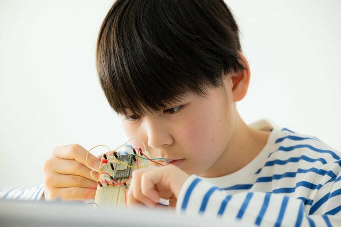 熱中する子ども