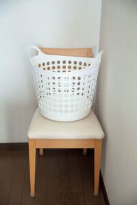 洗濯物は廊下のカゴ