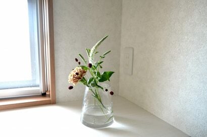飾り方を変えて毎日違った表情に！一輪の花を7日間楽しみつくす方法