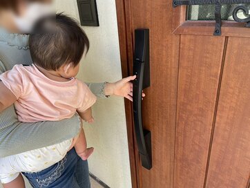 スマートキーを玄関に設置するなら、締め出しのリスクにご注意