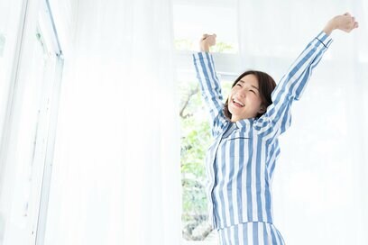 寝る前はカーテンを閉めるor少しあける。朝目覚めがいいのはどっち？