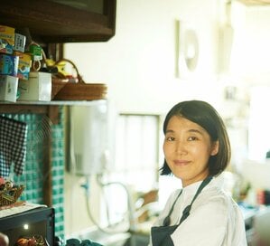伝説の家政婦・志麻さんの料理のコツや普段の食卓も。初のライフスタイルマガジンが発売
