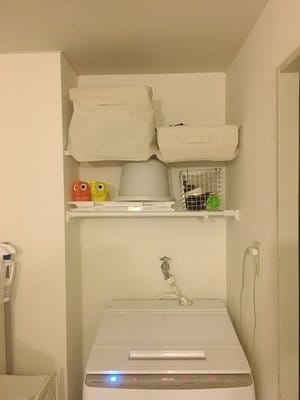 洗濯機の上の収納スペース