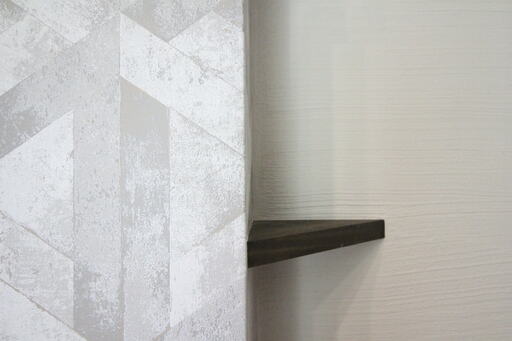 クロスは高いものはアクセントに使う