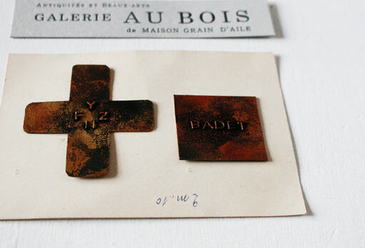 エンボスプレート