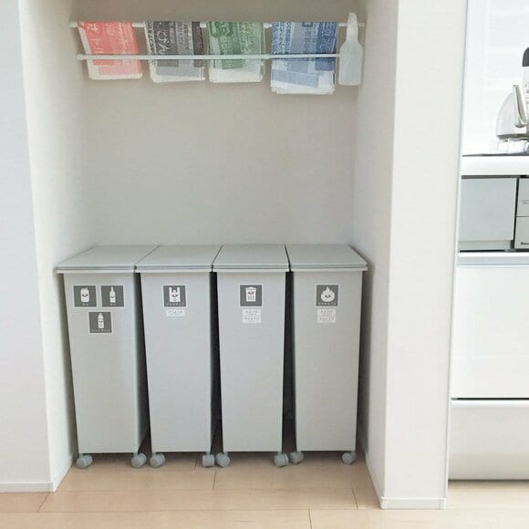 ゴミ箱上のつっぱり棒