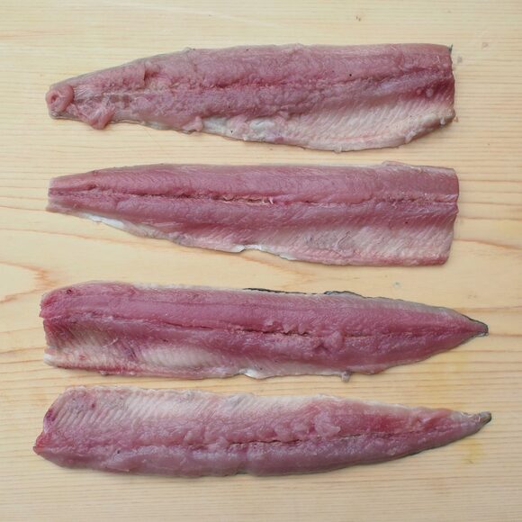 サンマは頭をおとして