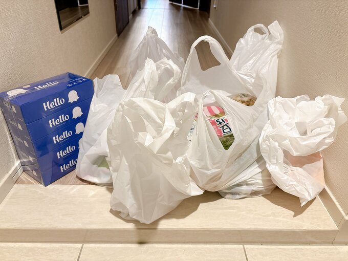 毎週土曜朝にネットスーパーで届けてもらっている食品類。重いものは宅配に頼ります