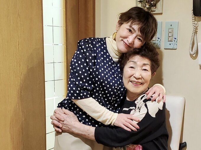 70年間洋品店を営んできた敏子さんが、智美さんのコーデを考案