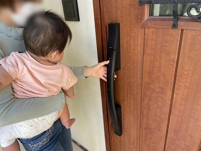 ボタンを押して玄関ドアをあける