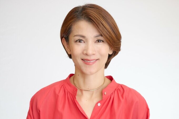 ショートヘアの女性