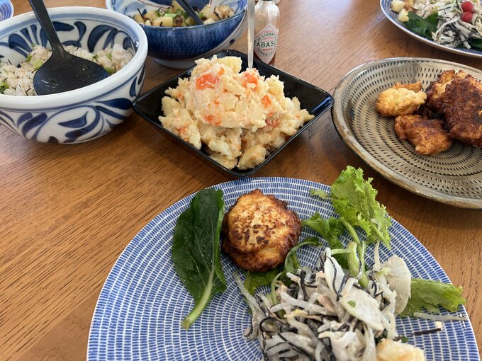 食卓　ご飯の写真