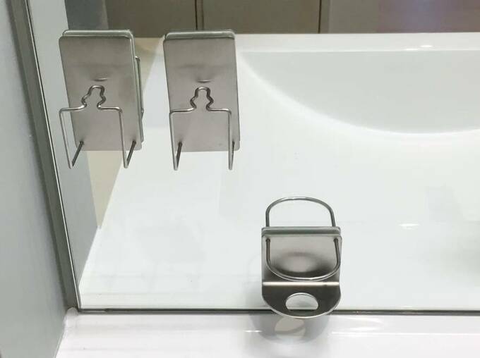 鏡に歯ブラシ兼コップホルダー