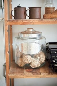 麻ひもをガラスビンに入れ圧迫感をカバー