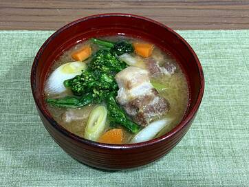 菜の花は調理前に水にさらす。みずみずしくなり、調理も時短に