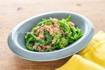 今が旬のピーマンは、ツナ缶と塩昆布であえてみて。無限に食べられてお弁当のおかずにも